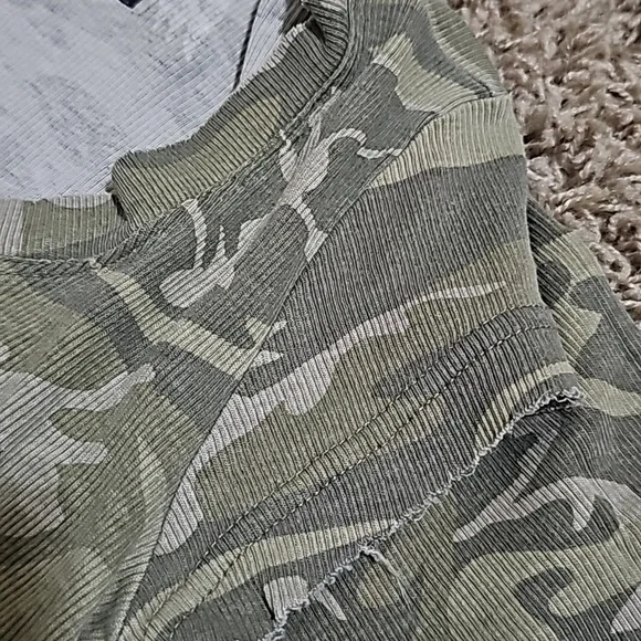 NWOT Von Dutch Deconstructed Camo Top Ribbed Scoop Neck Baby Tee Y2K 2000s Style - Picture 8 of 8